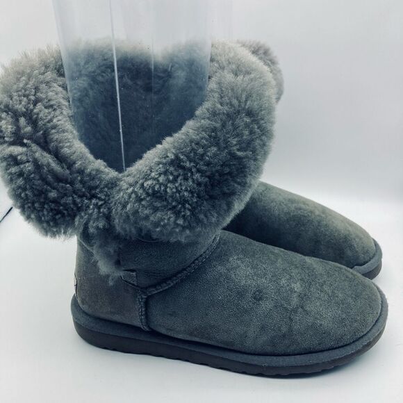 UGG Australia Women’s Bailey Button Leather/Sheepskin Boots 6 - Picture 3 of 12
